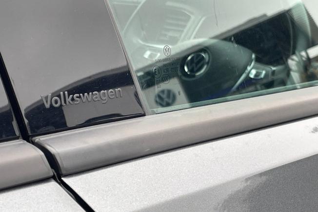 Volkswagen T-Roc Photo 23