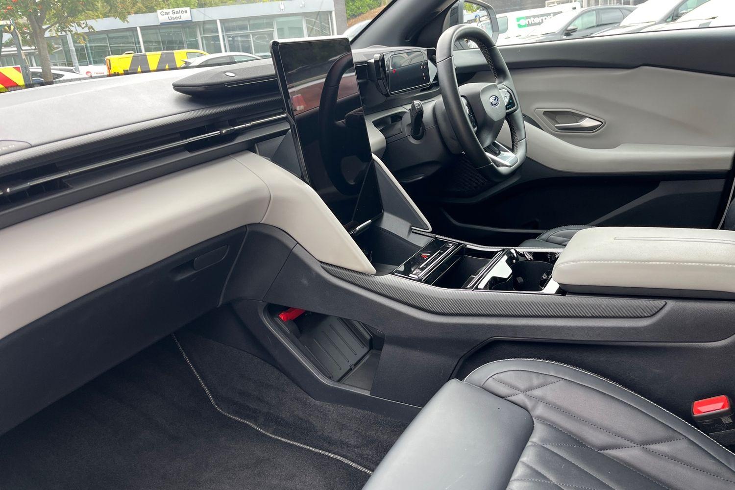 Ford Explorer Photo 17