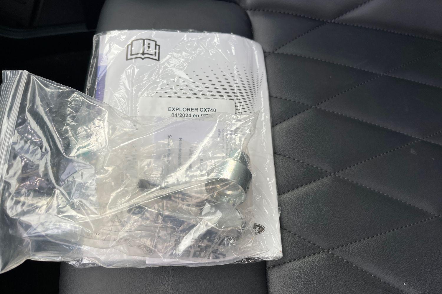 Ford EXPLORER Photo 21