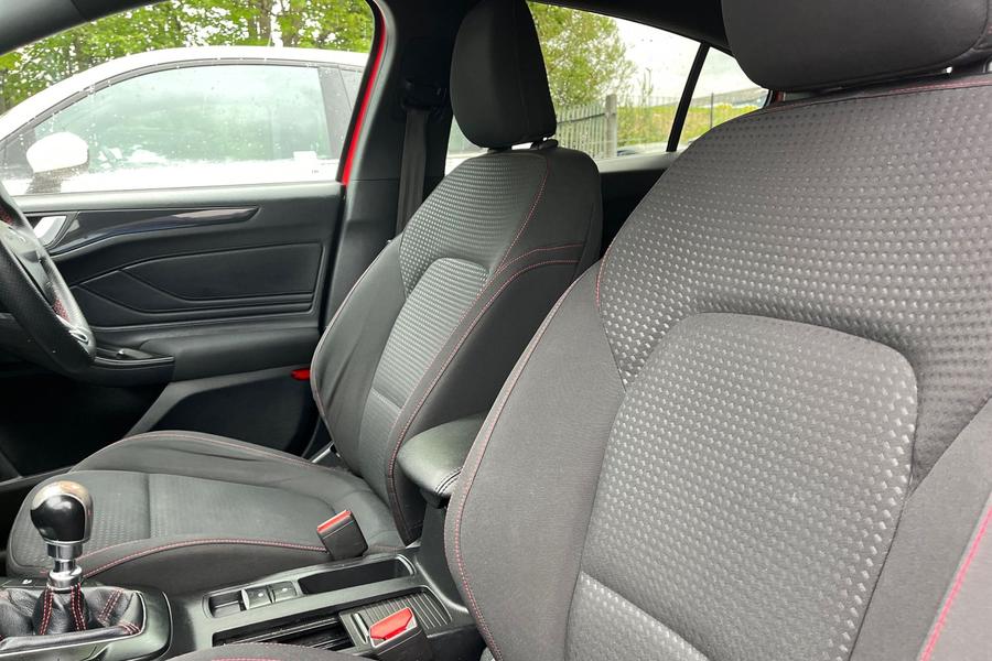 Ford FOCUS Photo autoimg-d38c7e1cce1975de544679fe6ad2803b1fa65b73.jpg