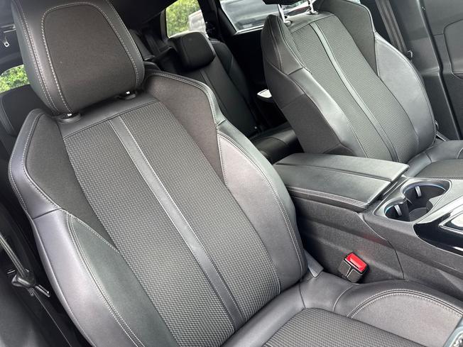 PEUGEOT 5008 Photo 29