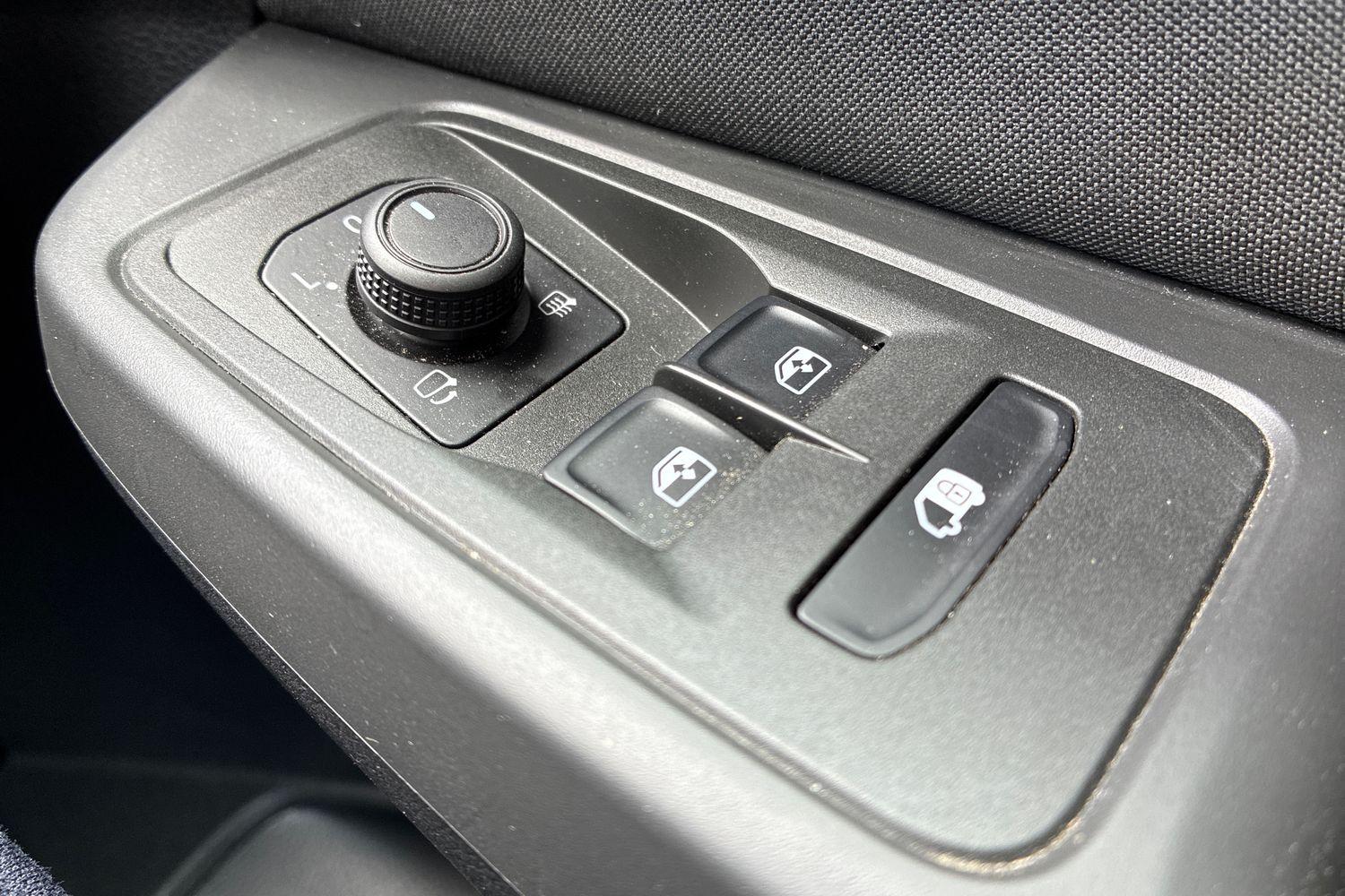 Ford TRANSIT CONNECT Photo 32