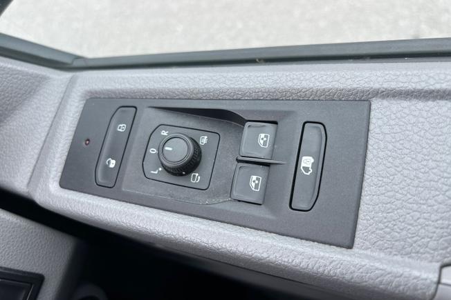 VOLKSWAGEN Transporter Photo 39