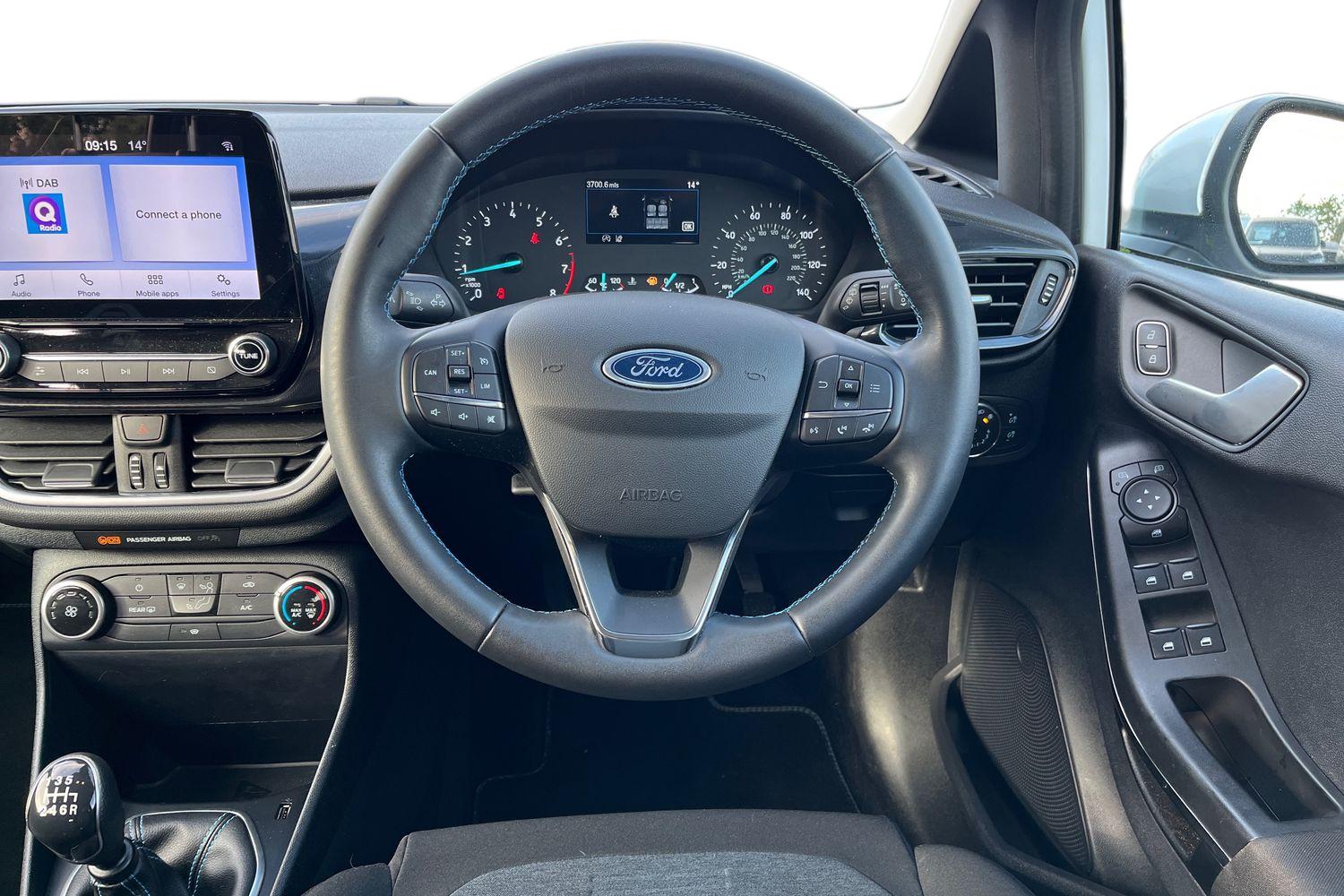 Ford FIESTA Photo 10