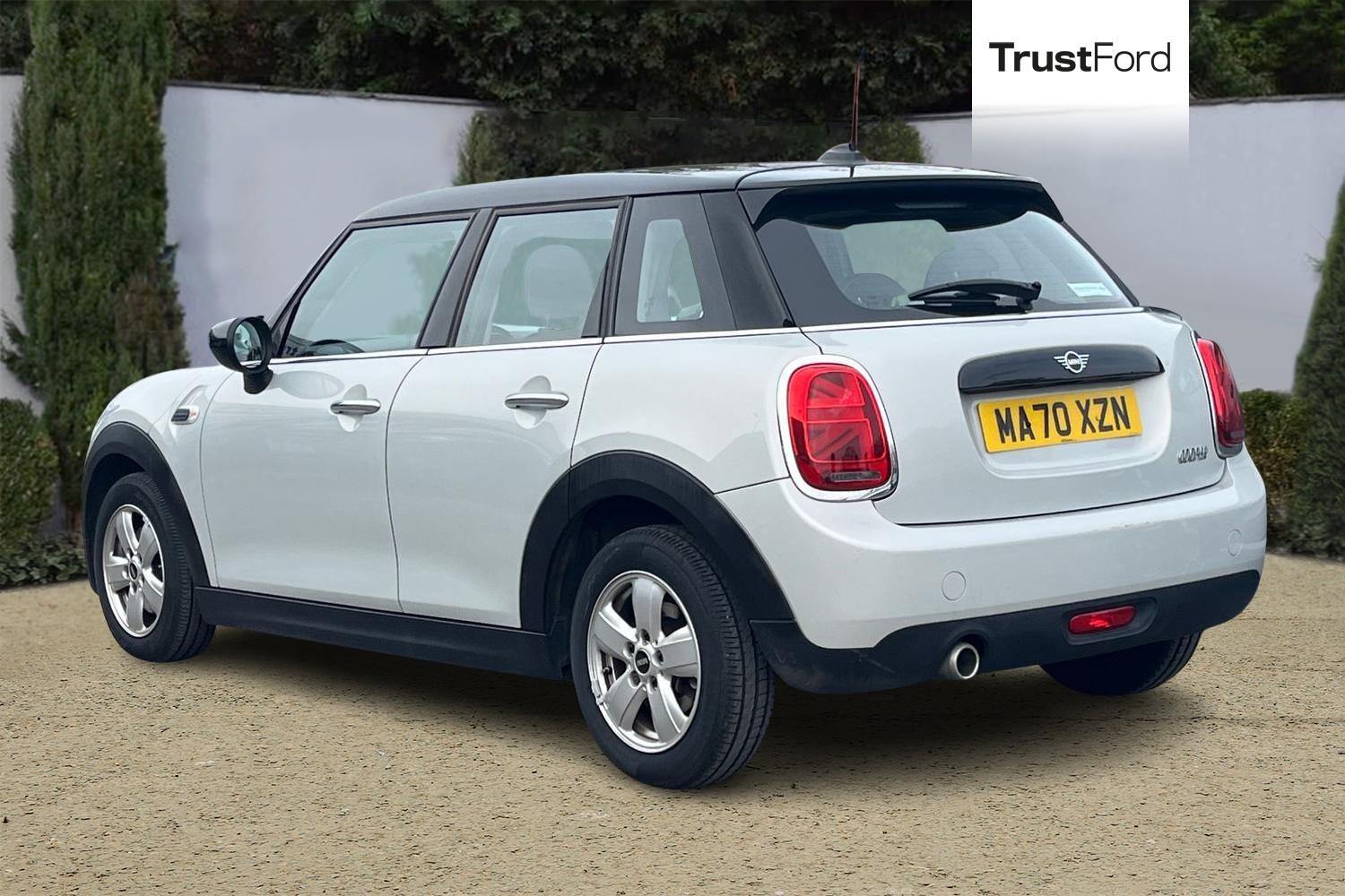 MINI HATCHBACK Photo 1