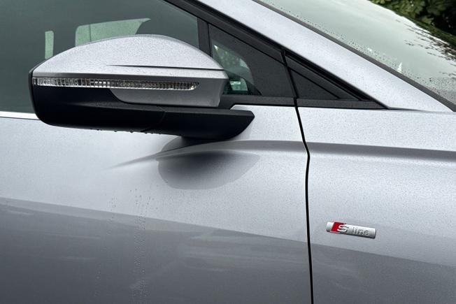 AUDI Q4 e-tron Photo 20