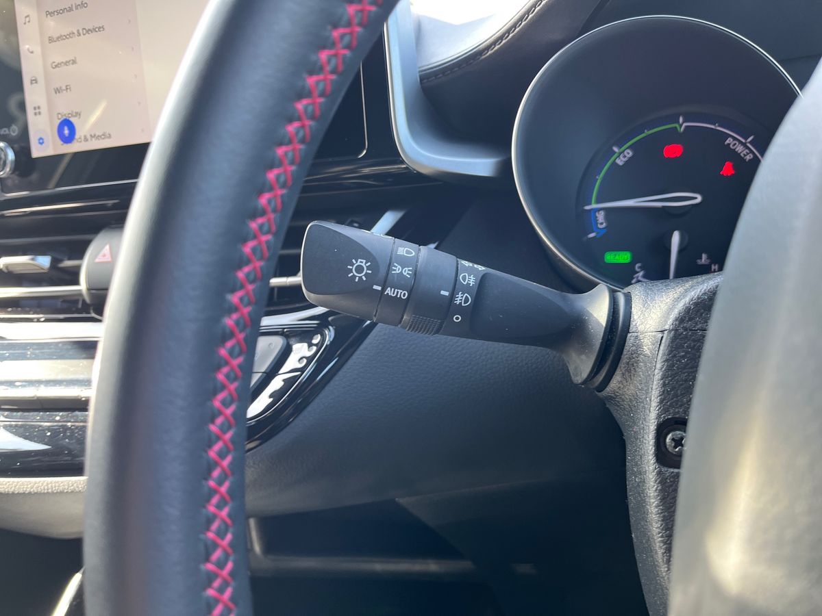 Toyota C-HR Photo 40