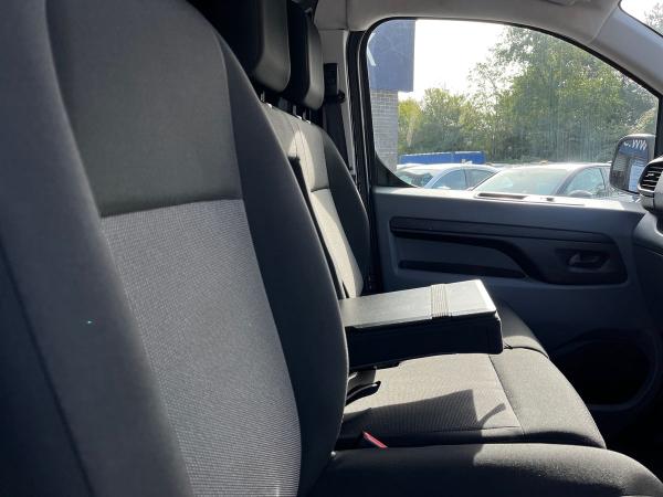 Vauxhall Vivaro Photo autoimg-d39c45456585a27acf56b5a5c76843faf4992045.jpg