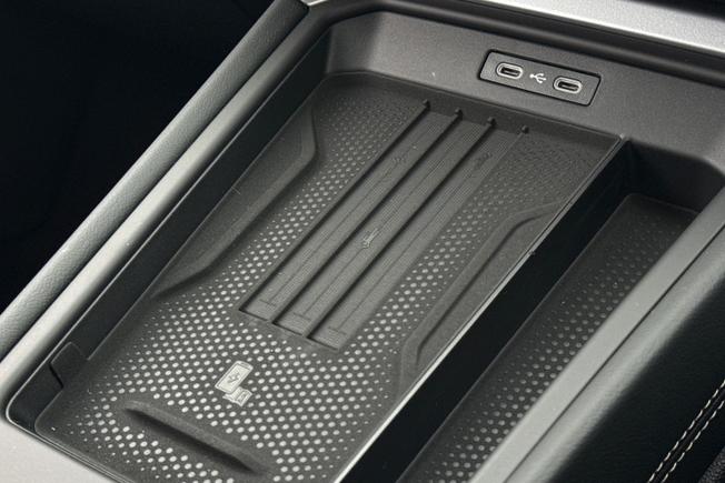 VOLKSWAGEN T-Roc Photo 29