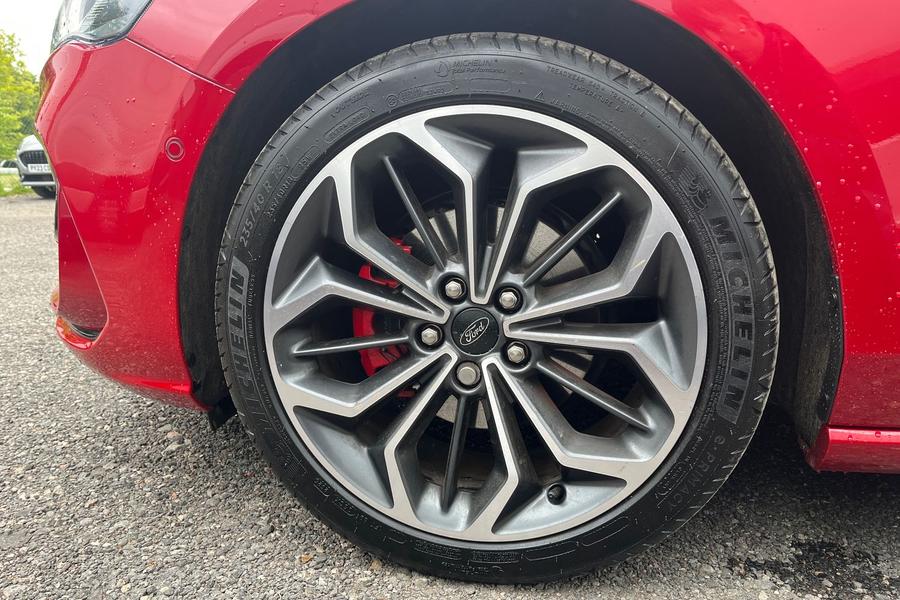 Ford FOCUS Photo autoimg-d3a3f57ab26ef6f8a437278f3c3738c3808f7879.jpg