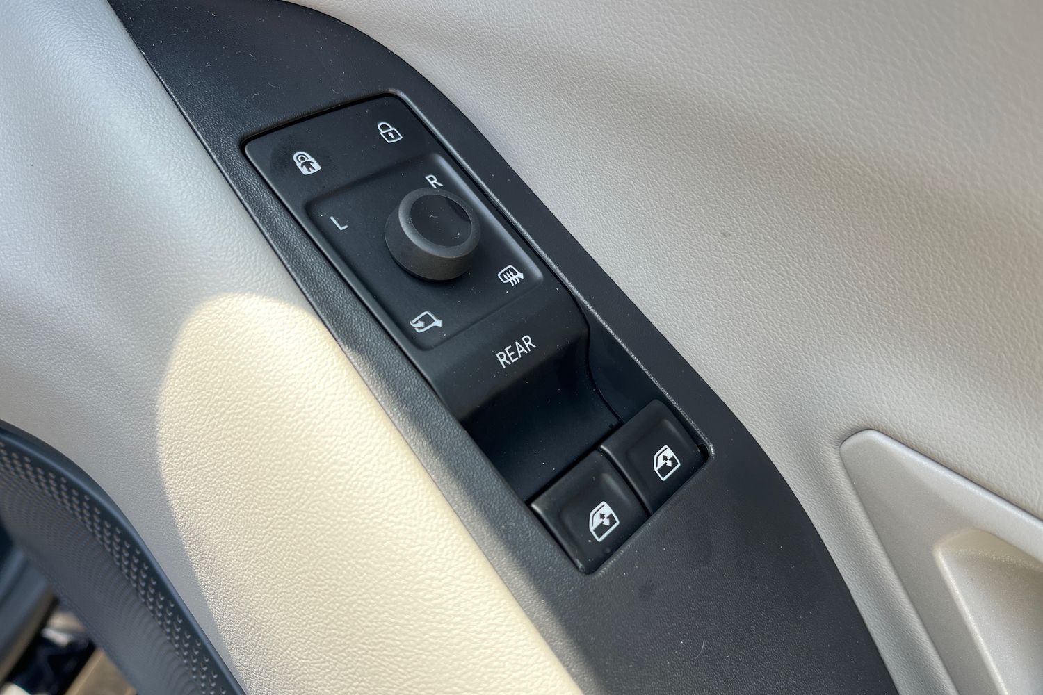 Ford Explorer Photo 15