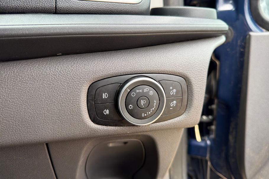 Used Ford TRANSIT CUSTOM WU72RJV 37