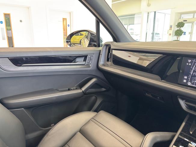PORSCHE Cayenne Photo 39