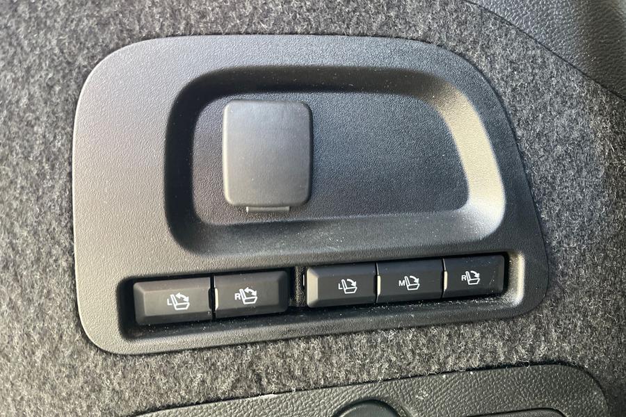 Ford GALAXY Photo autoimg-d3afb9f2ae74f1d03b00516237412731cc23896f.jpg