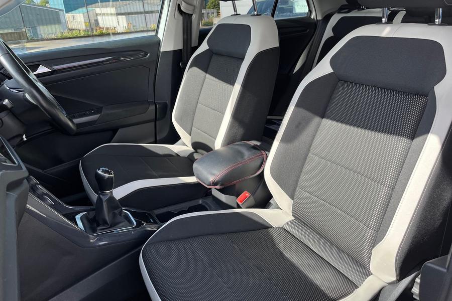 Volkswagen T-ROC Photo autoimg-d3b0ee038d985766003a814c6a9441236d670f4d.jpg