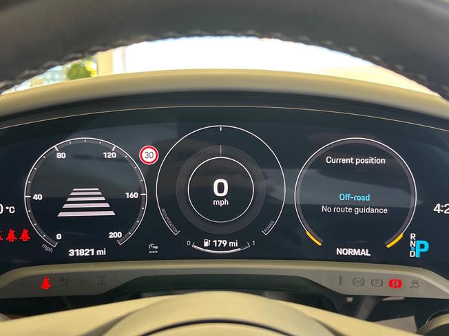 PORSCHE Taycan Photo 16