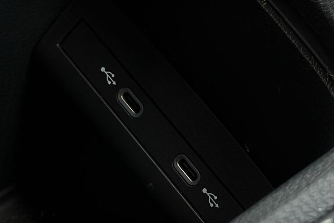 VOLKSWAGEN ID.3 Photo 32