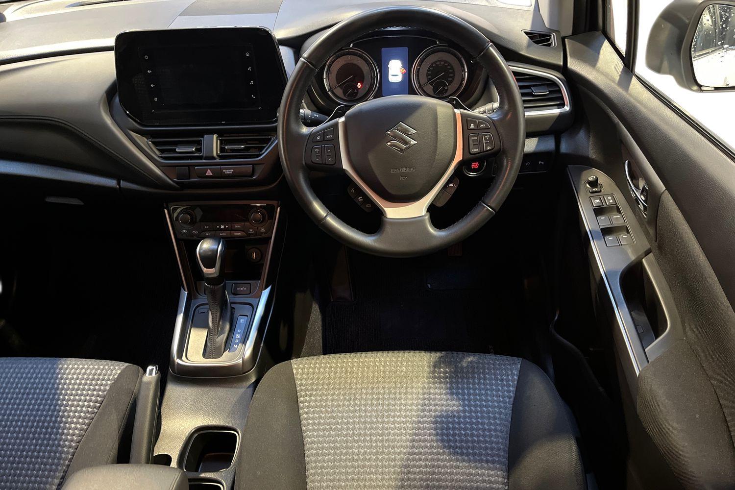 Suzuki S-CROSS Photo 10