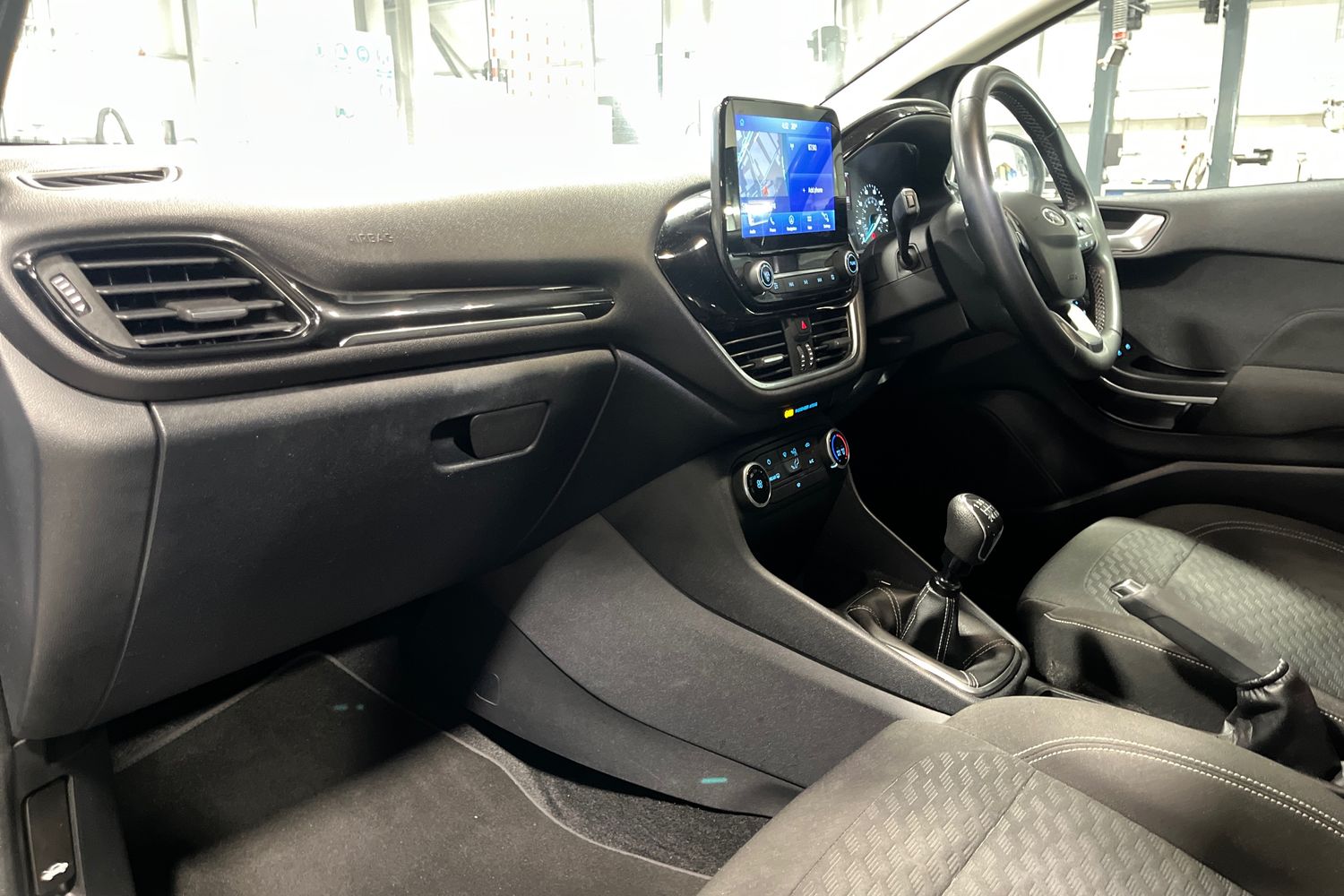 Ford FIESTA Photo 17