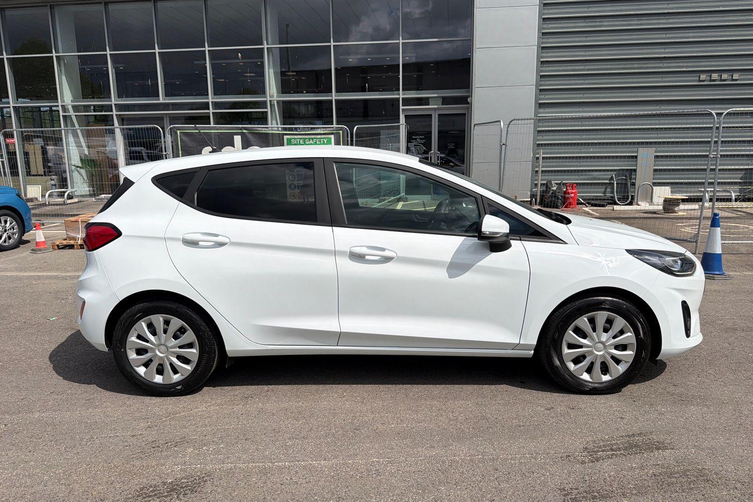 Ford FIESTA Photo 35