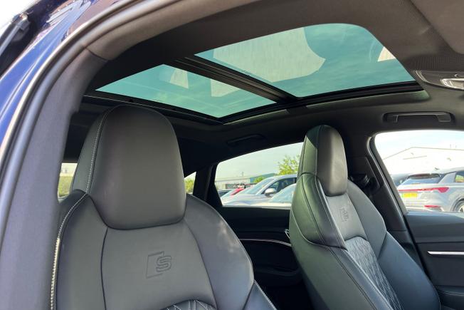 AUDI E-Tron S Photo 27