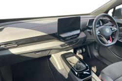 VOLKSWAGEN ID.4 Photo 2