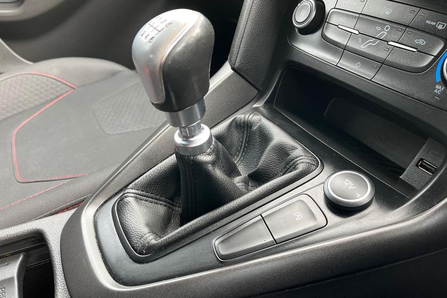 Ford FOCUS Photo autoimg-d3d4b9e6bf071841f7bc57f29694186c22ad4e78.jpg