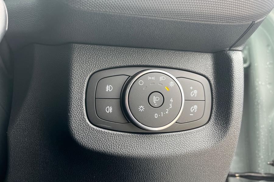 Ford E-Tourneo Courier Photo autoimg-d3d70647f9387fb8db25bc958087665c7206091d.jpg