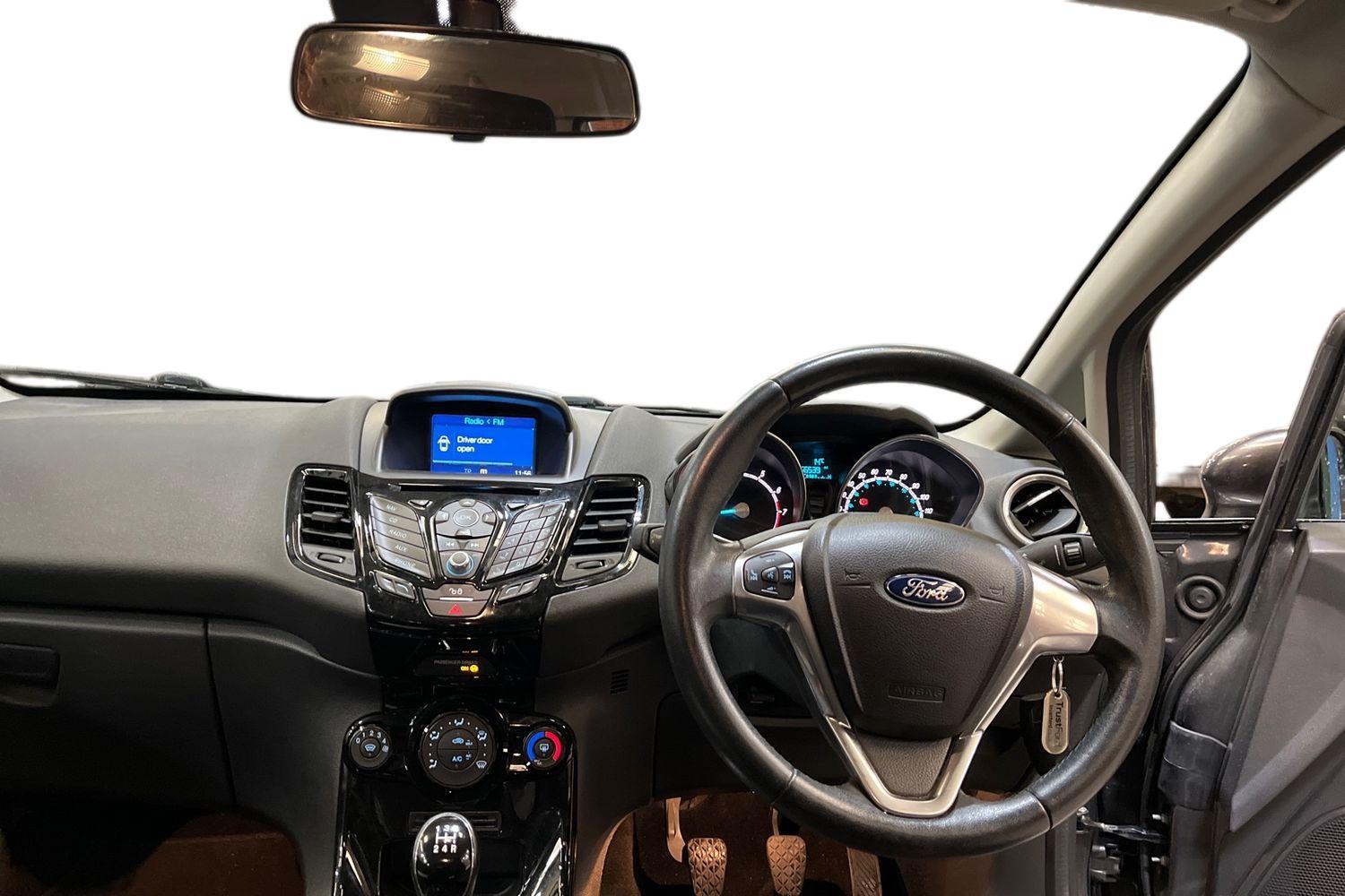 Ford FIESTA Photo 9