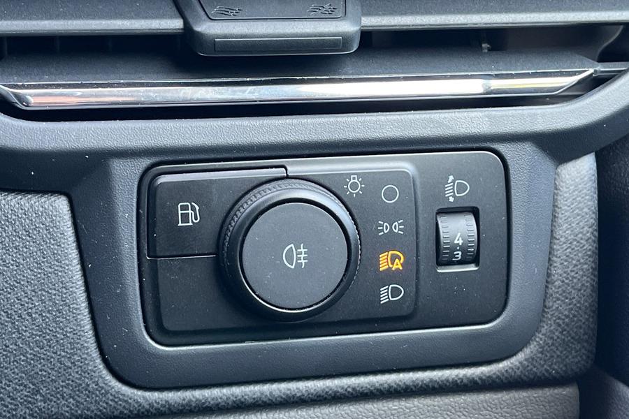 Ford TOURNEO CUSTOM Photo autoimg-d3da32d661131c374ee98195a2fc8731b79dc26c.jpg