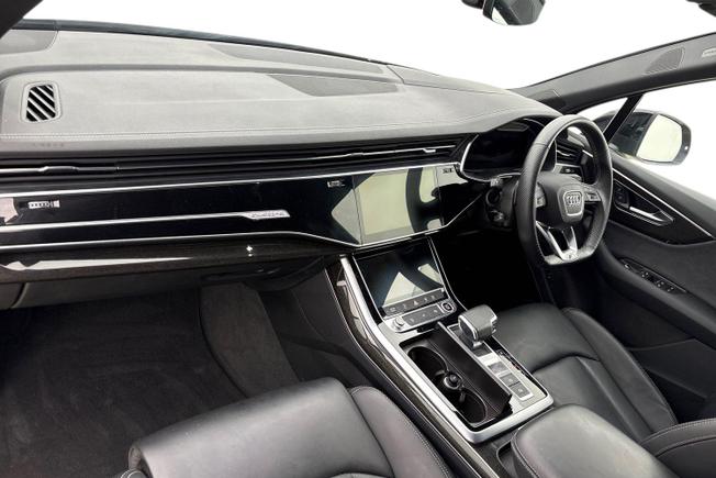 AUDI Q7 Photo 2