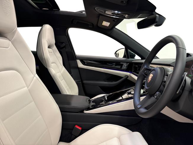 PORSCHE Panamera Photo 11