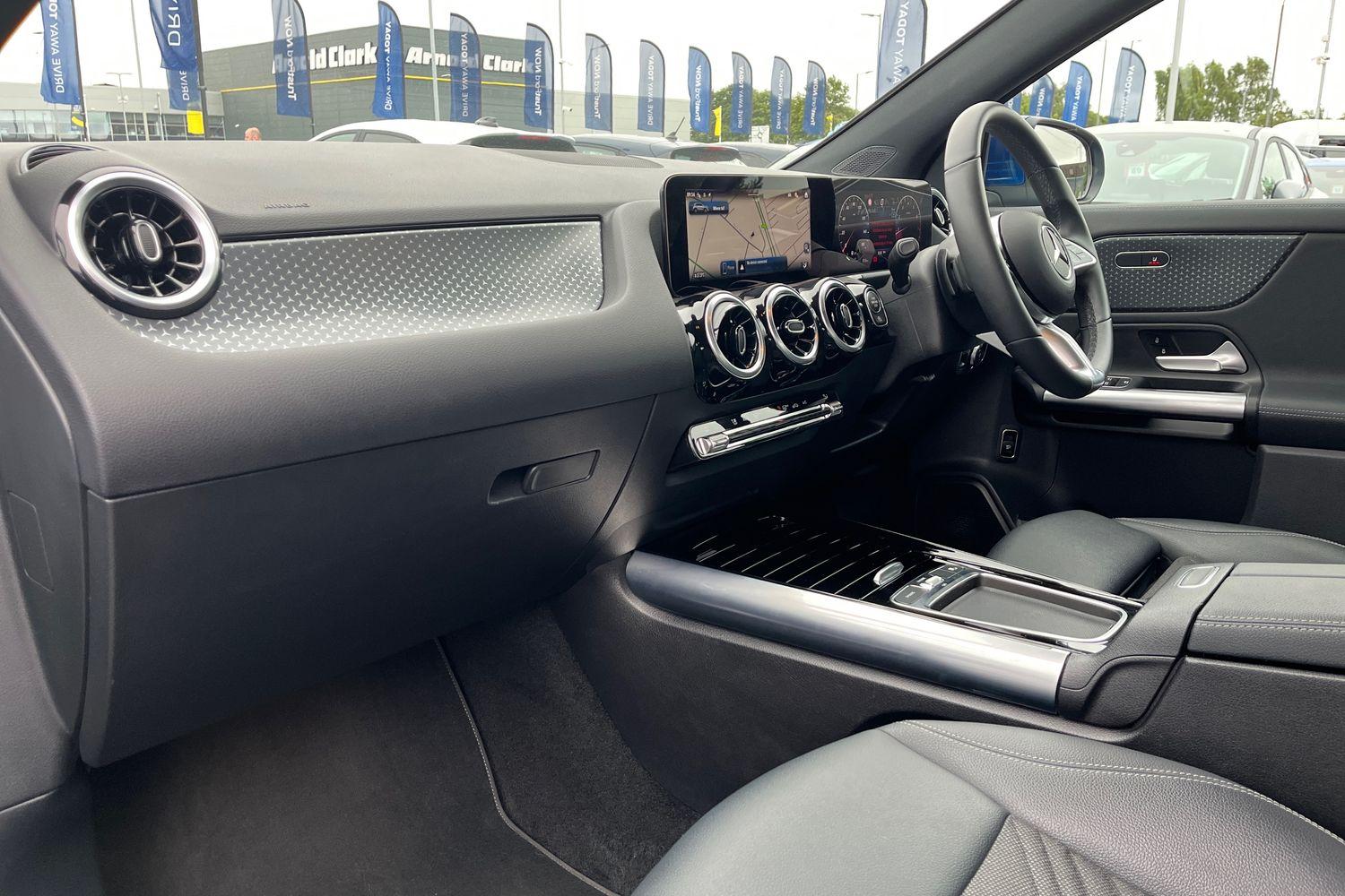 Mercedes-Benz GLA Photo 17
