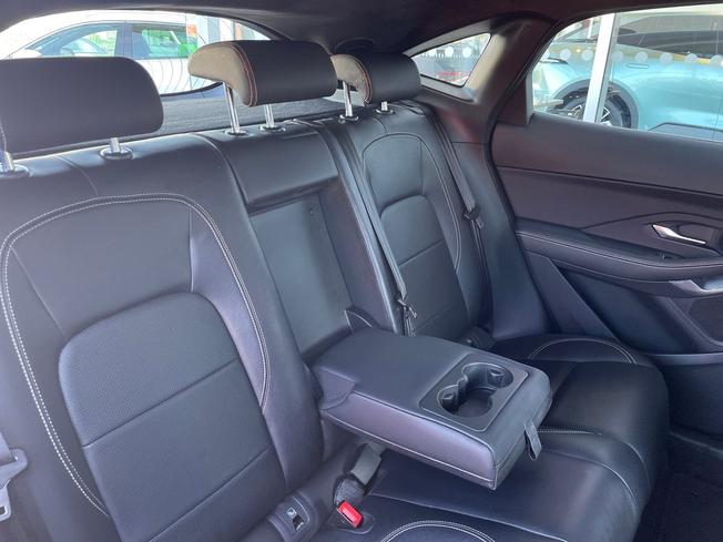 Jaguar E-PACE Photo 43