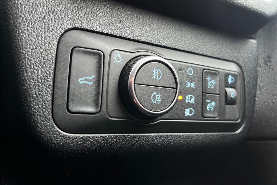 Ford Kuga Photo autoimg-d3f09ce9629052b3b9ae7483790d9ec0812ff5fb.jpg