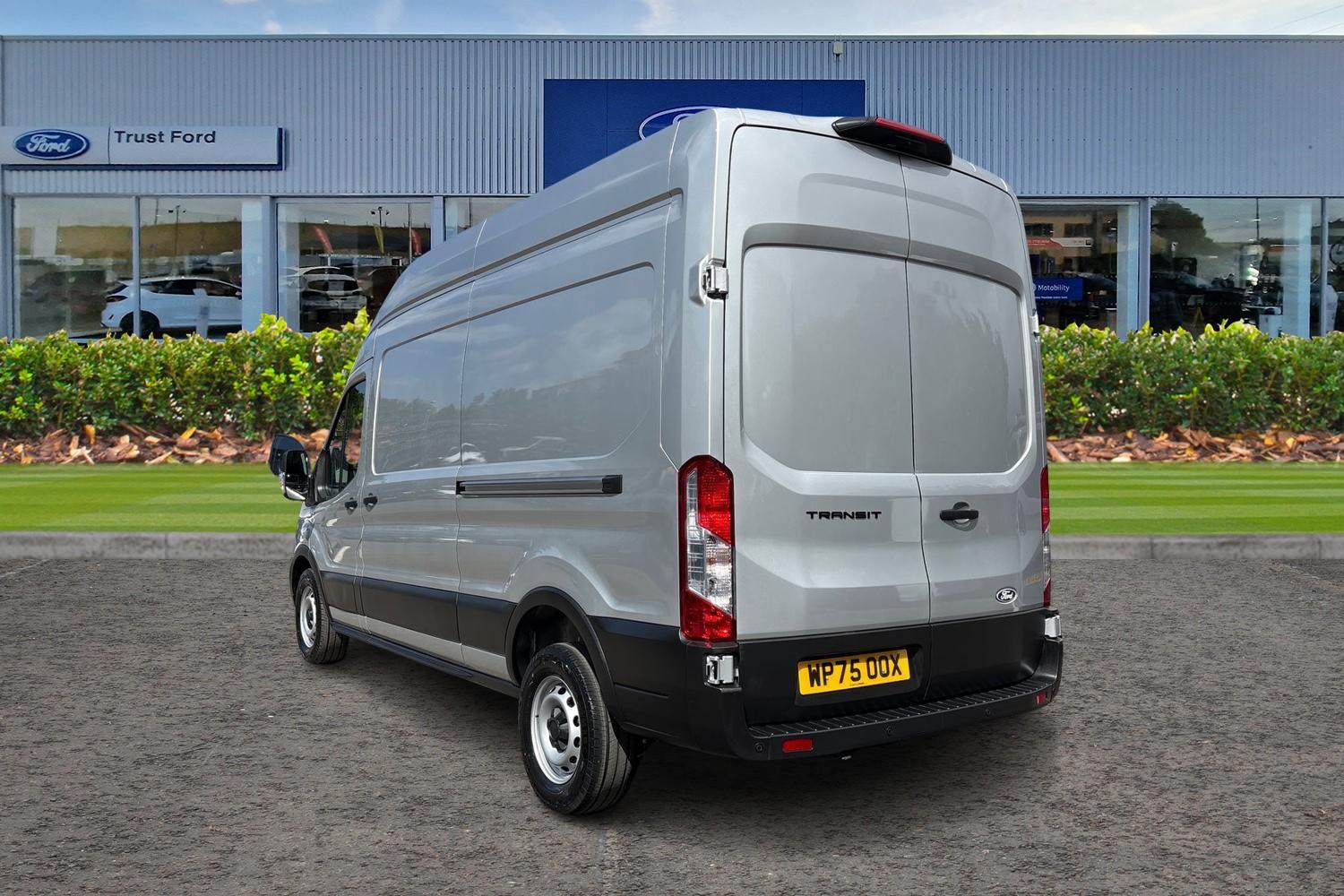Ford Transit Photo 1