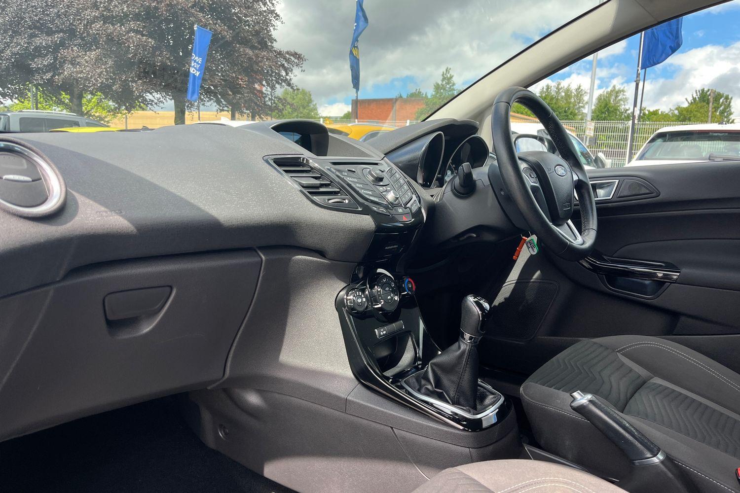 Ford Fiesta Photo 17