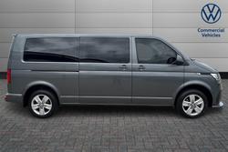 VOLKSWAGEN Transporter Shuttle Photo 4