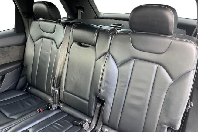 AUDI Q7 Photo 9