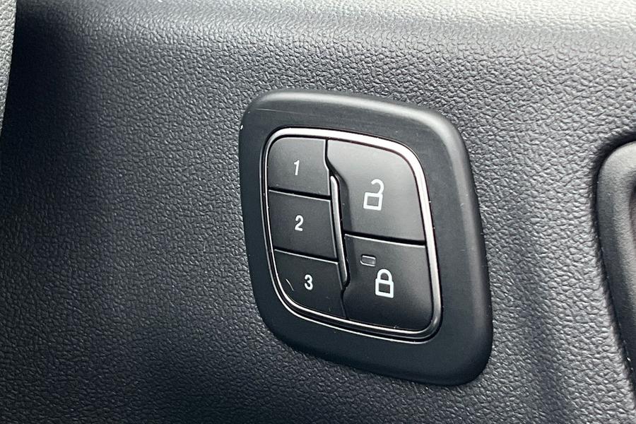 Ford Kuga Photo autoimg-d410d50a9107a725b5e34b985d3697f42ec57e5c.jpg