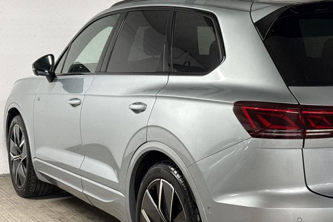 VOLKSWAGEN Touareg Photo 26