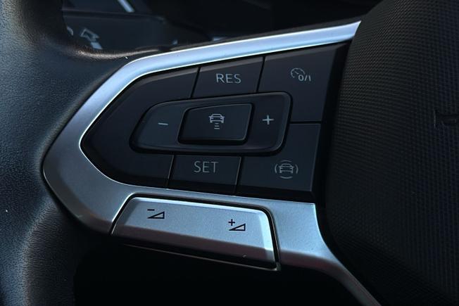 VOLKSWAGEN Tiguan Photo 16