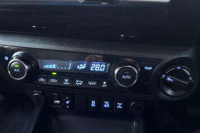 TOYOTA Hilux Photo 52