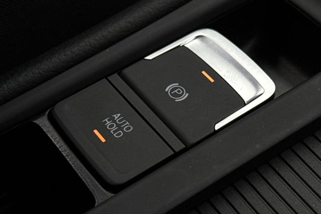 VOLKSWAGEN Golf Photo 24