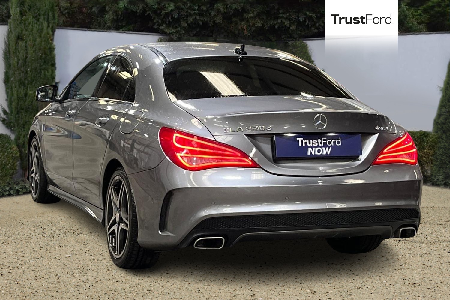 Mercedes-Benz CLA Photo 1