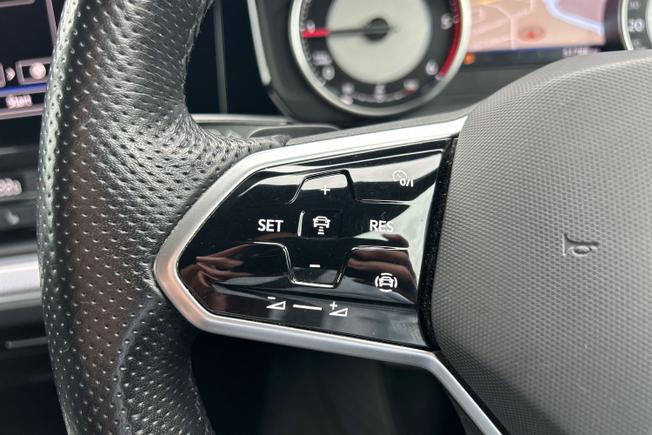 VOLKSWAGEN Touareg Photo 16