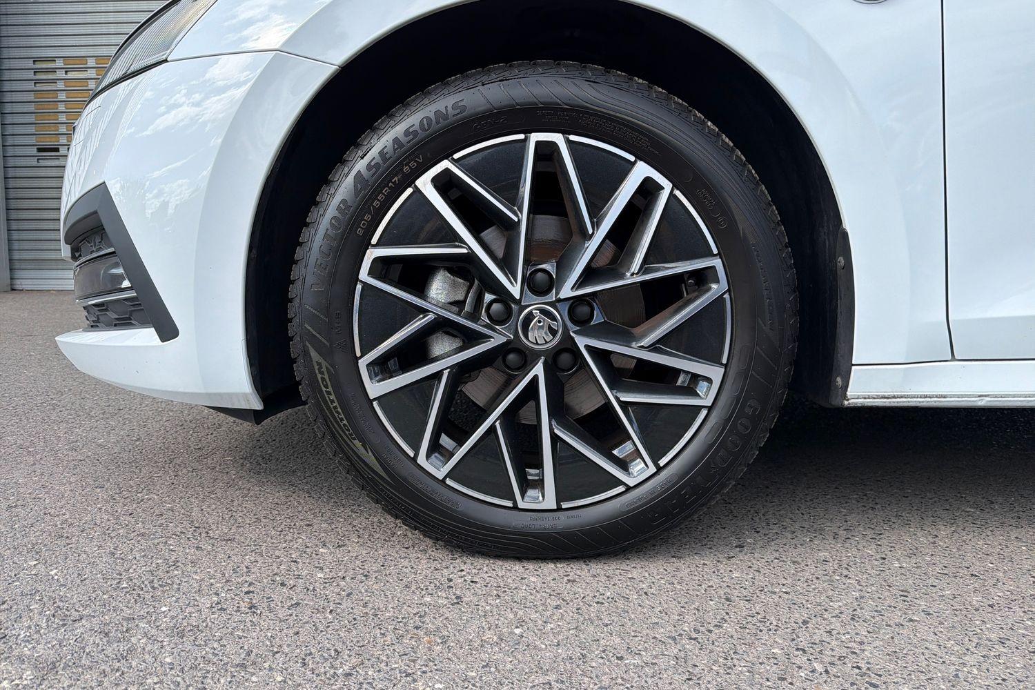 Skoda OCTAVIA Photo 7