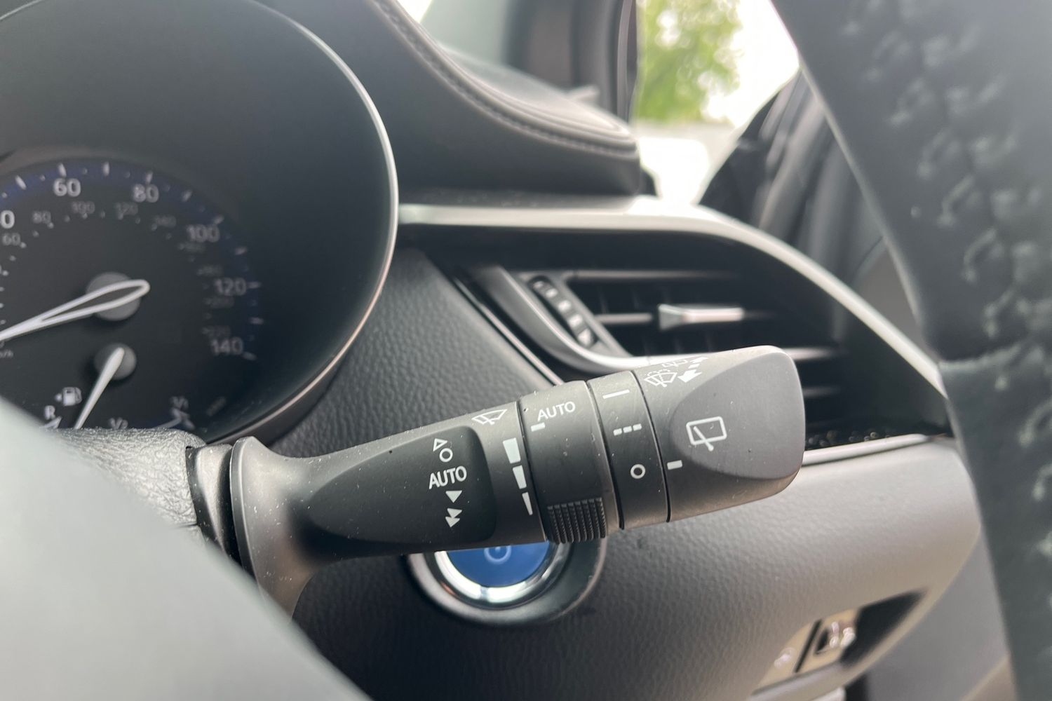 Toyota C-HR Photo 14