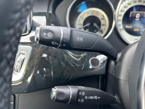 Mercedes-Benz CLS Photo autoimg-d41d123771e73860ced848e8139028a17af335fa.jpg