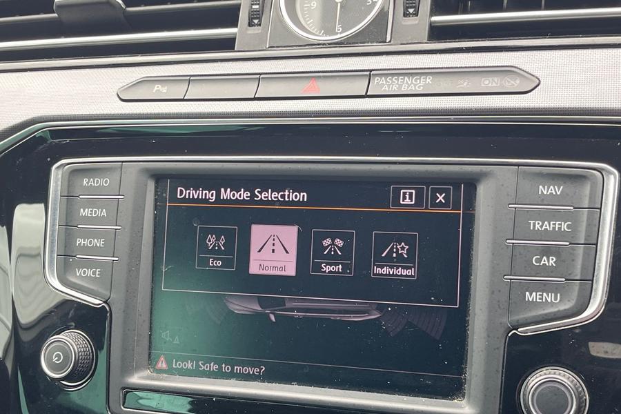 Volkswagen PASSAT Photo autoimg-d4295fd5b105f37d7cfa008684f0fc0072468e0e.jpg